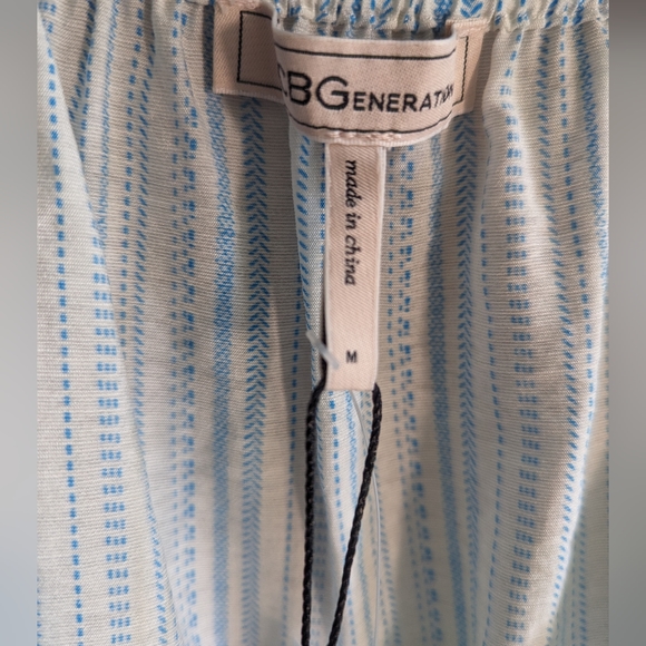 NWT BCBGENERATION Blue and White Striped Tie Side Faux Wrap Crop Top Size M - Picture 4 of 6